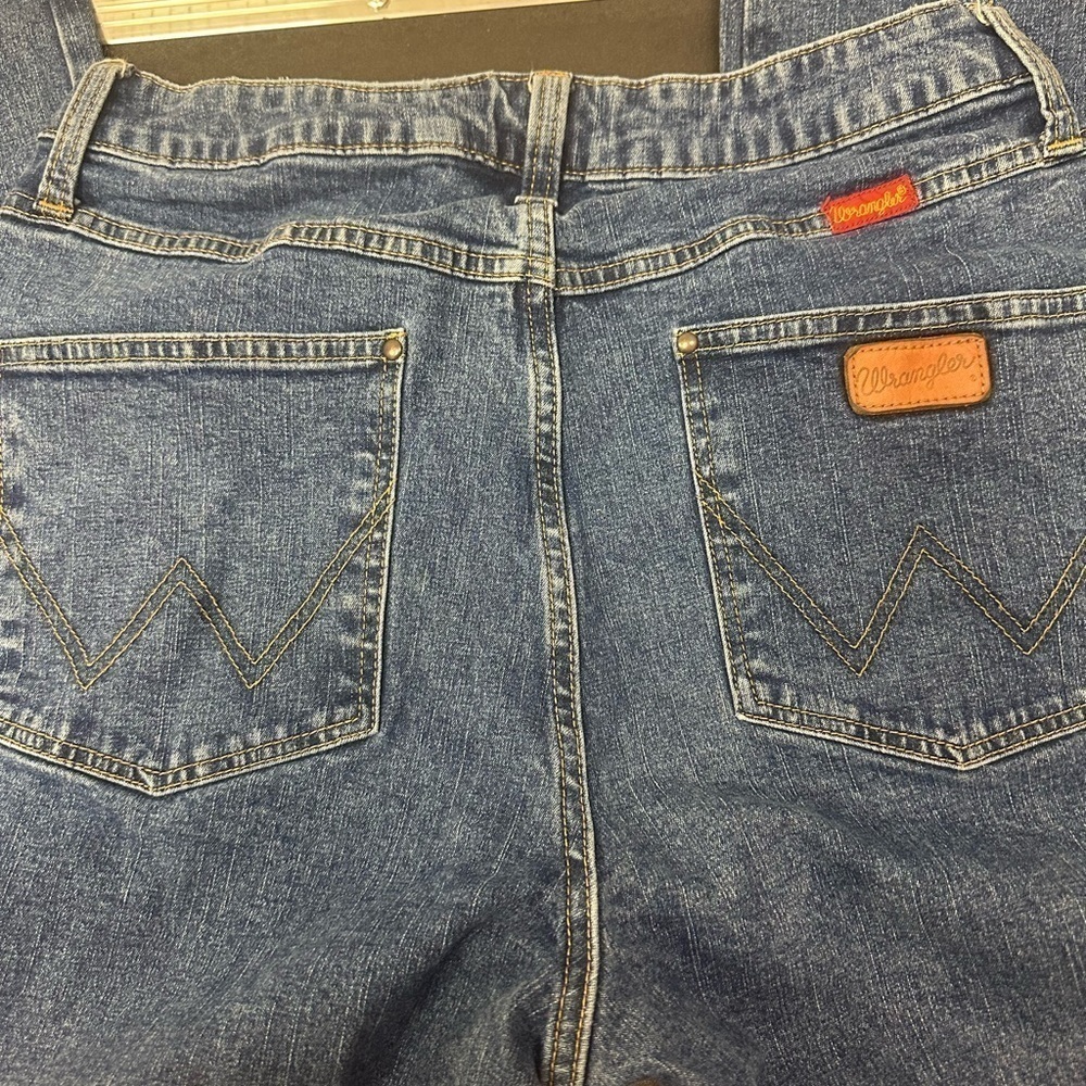 9. Women’s wranglers size 9 x 36 - Picture 5 of 7